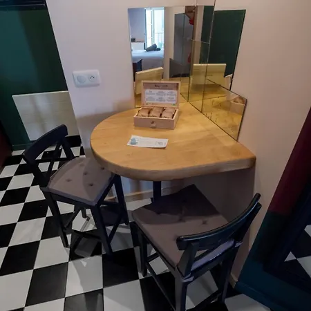 Avec Garage - Le Boudoir Du Velay * Le Puy-en-Velay
